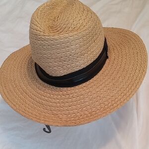 NWT Stylish Tan Straw Hat with Black Band. Resort, Pool, Summer